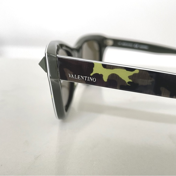 VALENTINO V670SC Camouflage Rockstud Sunglasses - Picture 13 of 16